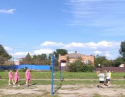 В свободное время учащиеся школы с удовольствием проводят время на спортивных и игровых площадках