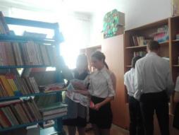 Школьная библиотека оснащена в полной мере объемом учебной и художественной литературой
